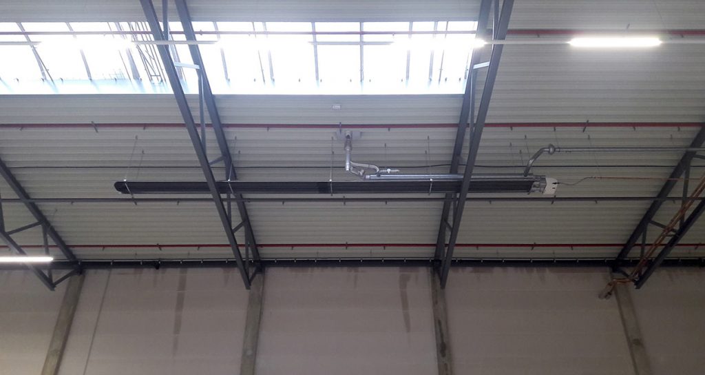 Zukunftsorientierte Lösungen: Wärmepumpe & Dunkelstrahler mit Brennwerttechnik Auf den Bildern sehen Sie zwei unserer Technologien im Einsatz: • Ein Dunkelstrahler mit Brennwerttechnik und Abgaswärmerückgewinnung – hocheffizient und ressourcenschonend • Eine strombetriebene Wärmepumpe – ideal bei Nutzung von PV-Strom oder als Teil eines Hybridsystems Wir beraten Sie herstellerunabhängig – und entwickeln eine maßgeschneiderte Lösung auf Basis Ihres Energiekonzepts. ✅ Gas und Strom intelligent kombinierbar ✅ Brennwerttechnik für maximale Effizienz ✅ Auch als Hybridlösung realisierbar